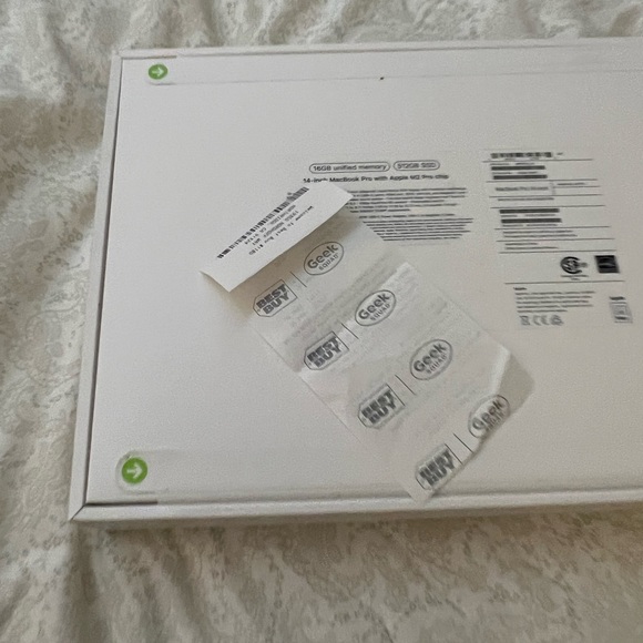 2023 SEALED BOX APPLE MACBOOK PRO 14 M2 - Picture 7 of 8